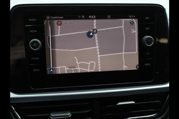 Volkswagen T-Roc 1.5 TSI 150pk DSG Life | Navigatie | Apple Carplay/Android Auto | Adaptive Cruise Control | Trekhaak | Parkeersensoren | Stoelverwarming | Ledverlichting | Getinte ramen | Climate Control |