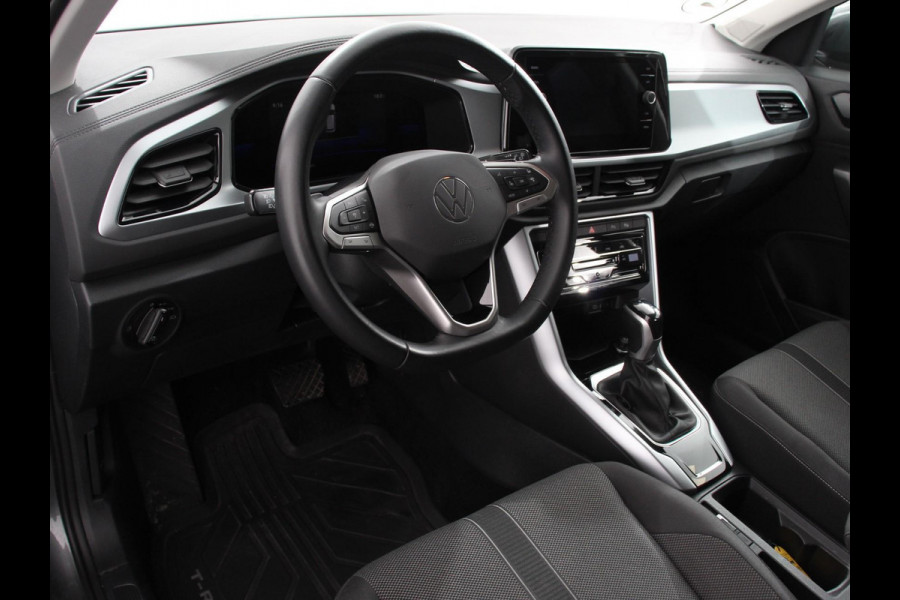 Volkswagen T-Roc 1.5 TSI 150pk DSG Life | Navigatie | Apple Carplay/Android Auto | Adaptive Cruise Control | Trekhaak | Parkeersensoren | Stoelverwarming | Ledverlichting | Getinte ramen | Climate Control |