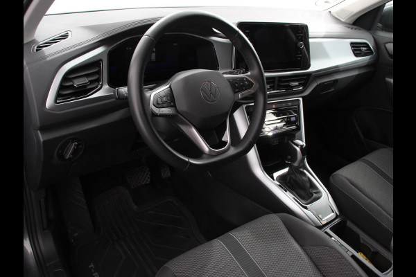 Volkswagen T-Roc 1.5 TSI 150pk DSG Life | Navigatie | Apple Carplay/Android Auto | Adaptive Cruise Control | Trekhaak | Parkeersensoren | Stoelverwarming | Ledverlichting | Getinte ramen | Climate Control |