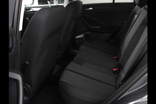 Volkswagen T-Roc 1.5 TSI 150pk DSG Life | Navigatie | Apple Carplay/Android Auto | Adaptive Cruise Control | Trekhaak | Parkeersensoren | Stoelverwarming | Ledverlichting | Getinte ramen | Climate Control |