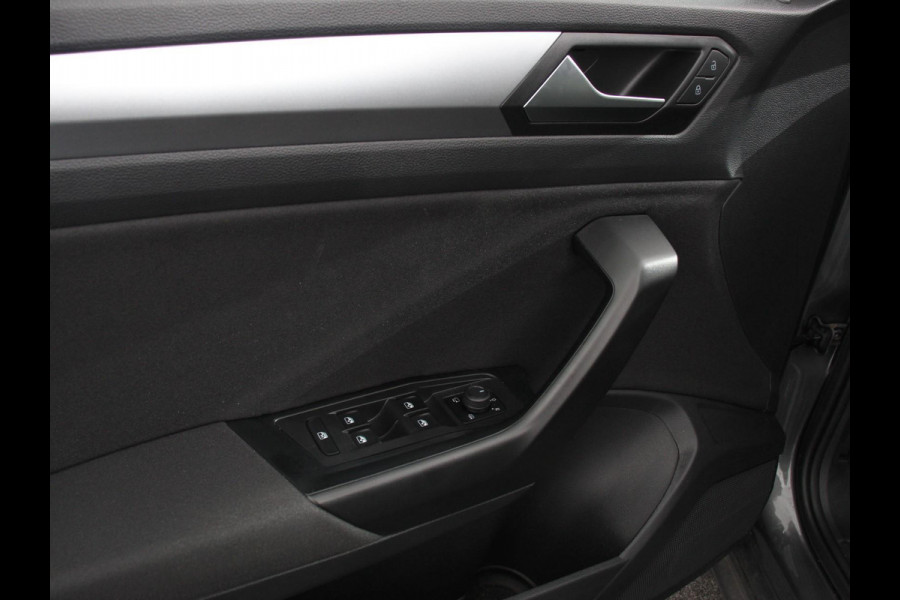 Volkswagen T-Roc 1.5 TSI 150pk DSG Life | Navigatie | Apple Carplay/Android Auto | Adaptive Cruise Control | Trekhaak | Parkeersensoren | Stoelverwarming | Ledverlichting | Getinte ramen | Climate Control |