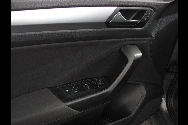 Volkswagen T-Roc 1.5 TSI 150pk DSG Life | Navigatie | Apple Carplay/Android Auto | Adaptive Cruise Control | Trekhaak | Parkeersensoren | Stoelverwarming | Ledverlichting | Getinte ramen | Climate Control |