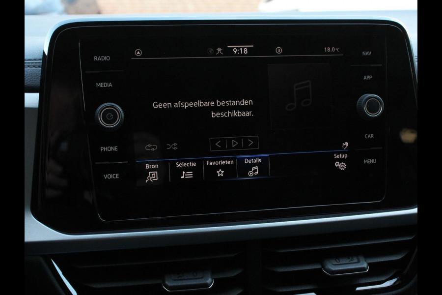 Volkswagen T-Roc 1.5 TSI 150pk DSG Life | Navigatie | Apple Carplay/Android Auto | Adaptive Cruise Control | Trekhaak | Parkeersensoren | Stoelverwarming | Ledverlichting | Getinte ramen | Climate Control |