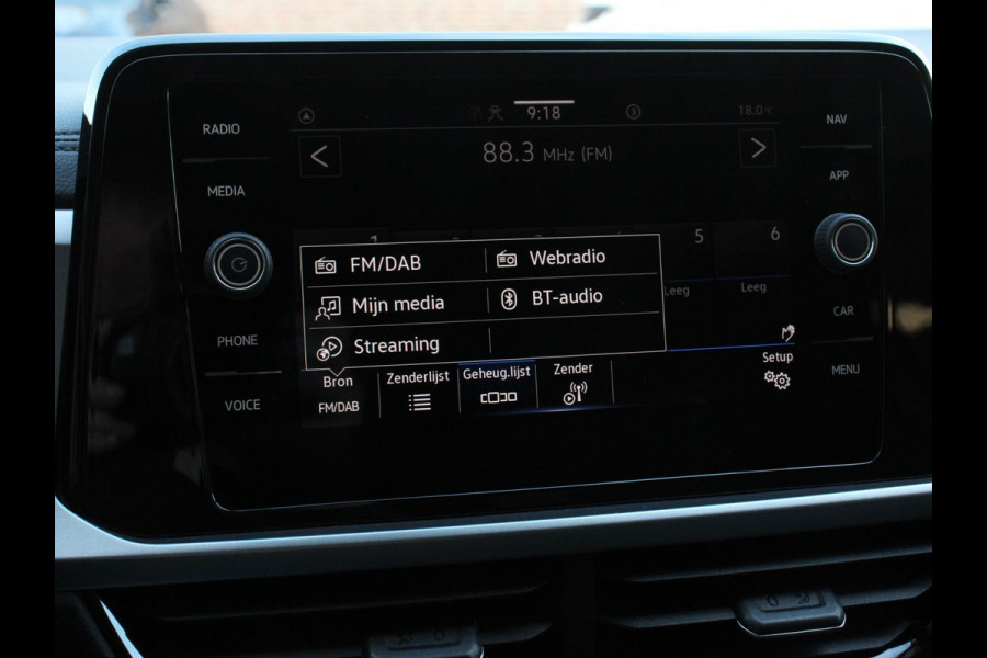 Volkswagen T-Roc 1.5 TSI 150pk DSG Life | Navigatie | Apple Carplay/Android Auto | Adaptive Cruise Control | Trekhaak | Parkeersensoren | Stoelverwarming | Ledverlichting | Getinte ramen | Climate Control |