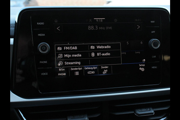 Volkswagen T-Roc 1.5 TSI 150pk DSG Life | Navigatie | Apple Carplay/Android Auto | Adaptive Cruise Control | Trekhaak | Parkeersensoren | Stoelverwarming | Ledverlichting | Getinte ramen | Climate Control |