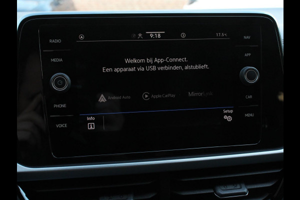 Volkswagen T-Roc 1.5 TSI 150pk DSG Life | Navigatie | Apple Carplay/Android Auto | Adaptive Cruise Control | Trekhaak | Parkeersensoren | Stoelverwarming | Ledverlichting | Getinte ramen | Climate Control |