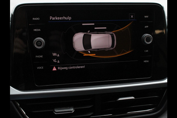 Volkswagen T-Roc 1.5 TSI 150pk DSG Life | Navigatie | Apple Carplay/Android Auto | Adaptive Cruise Control | Trekhaak | Parkeersensoren | Stoelverwarming | Ledverlichting | Getinte ramen | Climate Control |