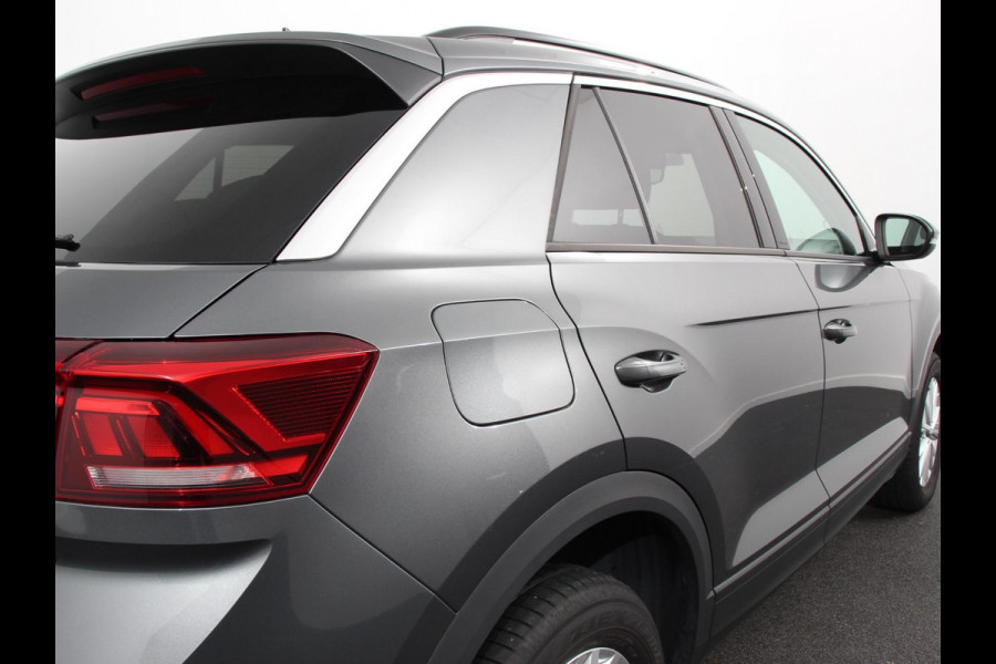 Volkswagen T-Roc 1.5 TSI 150pk DSG Life | Navigatie | Apple Carplay/Android Auto | Adaptive Cruise Control | Trekhaak | Parkeersensoren | Stoelverwarming | Ledverlichting | Getinte ramen | Climate Control |
