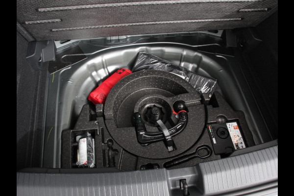 Volkswagen T-Roc 1.5 TSI 150pk DSG Life | Navigatie | Apple Carplay/Android Auto | Adaptive Cruise Control | Trekhaak | Parkeersensoren | Stoelverwarming | Ledverlichting | Getinte ramen | Climate Control |