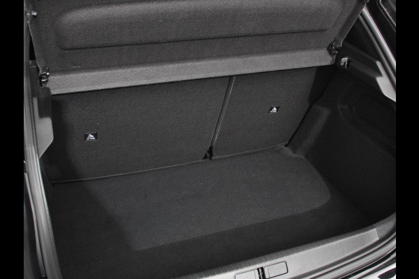 Peugeot 208 1.2 PureTech 100pk Allure Pack Apple Carplay / Android Auto | Camera | Keyless | Adeptive Cruise Control | Stoelverwarming | Getinte Ramen |