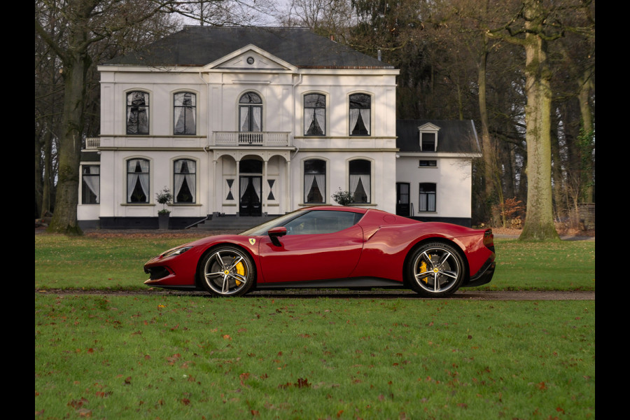 Ferrari 296 GTB 3.0 V6 | Rosso Mugello | Daytona Racing Seats | Lift | Pass. Display | JBL