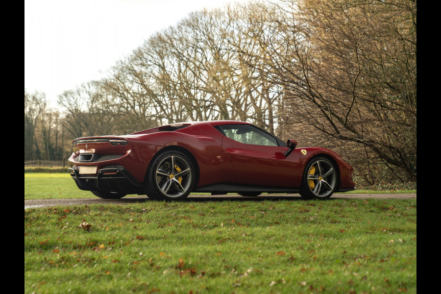 Ferrari 296 GTB 3.0 V6 | Rosso Mugello | Daytona Racing Seats | Lift | Pass. Display | JBL