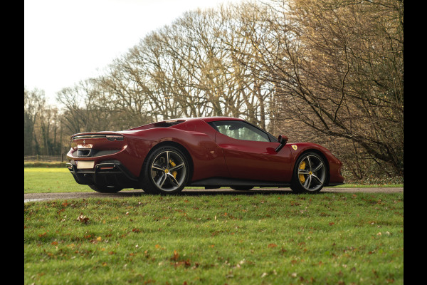 Ferrari 296 GTB 3.0 V6 | Rosso Mugello | Daytona Racing Seats | Lift | Pass. Display | JBL