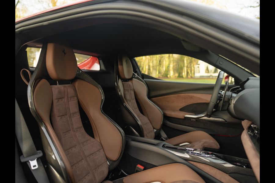 Ferrari 296 GTB 3.0 V6 | Rosso Mugello | Daytona Racing Seats | Lift | Pass. Display | JBL