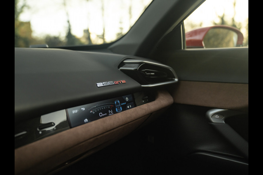 Ferrari 296 GTB 3.0 V6 | Rosso Mugello | Daytona Racing Seats | Lift | Pass. Display | JBL