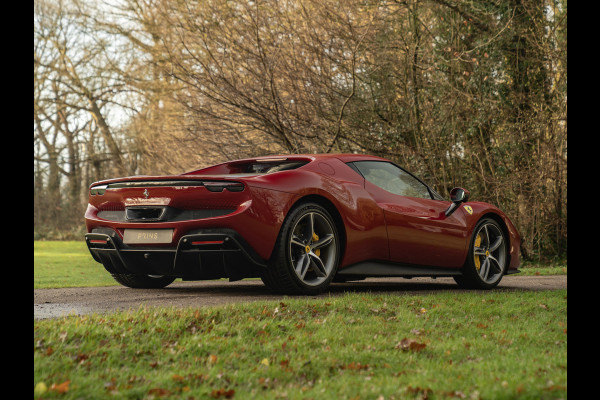 Ferrari 296 GTB 3.0 V6 | Rosso Mugello | Daytona Racing Seats | Lift | Pass. Display | JBL