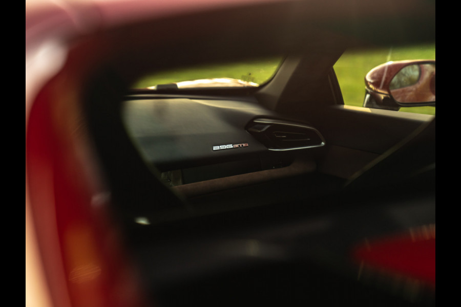 Ferrari 296 GTB 3.0 V6 | Rosso Mugello | Daytona Racing Seats | Lift | Pass. Display | JBL