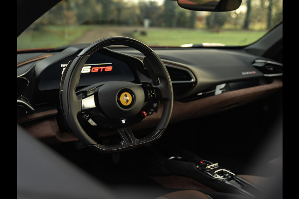 Ferrari 296 GTB 3.0 V6 | Rosso Mugello | Daytona Racing Seats | Lift | Pass. Display | JBL