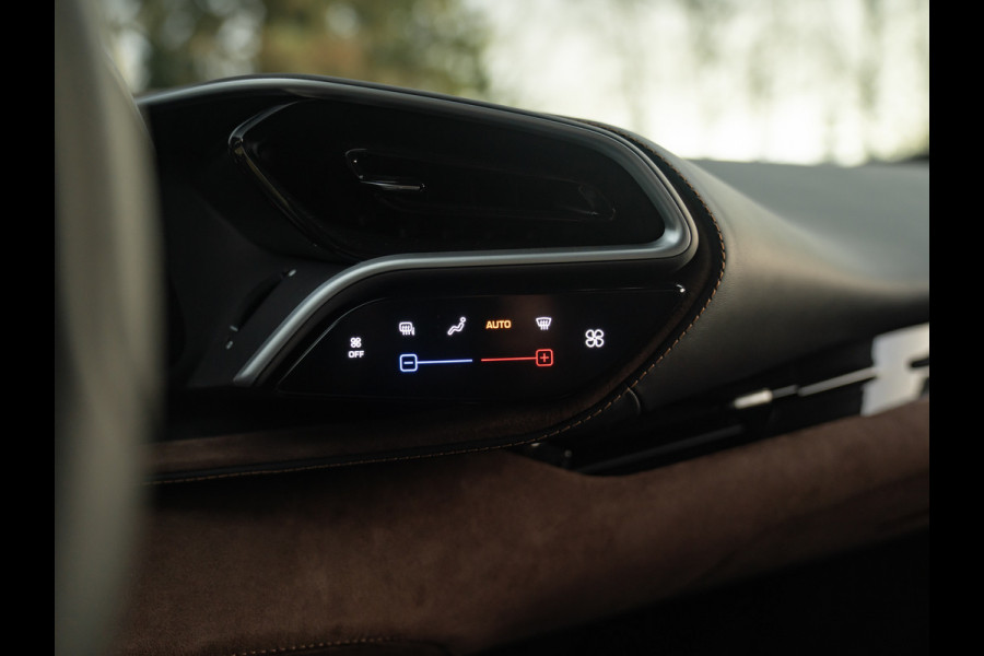 Ferrari 296 GTB 3.0 V6 | Rosso Mugello | Daytona Racing Seats | Lift | Pass. Display | JBL