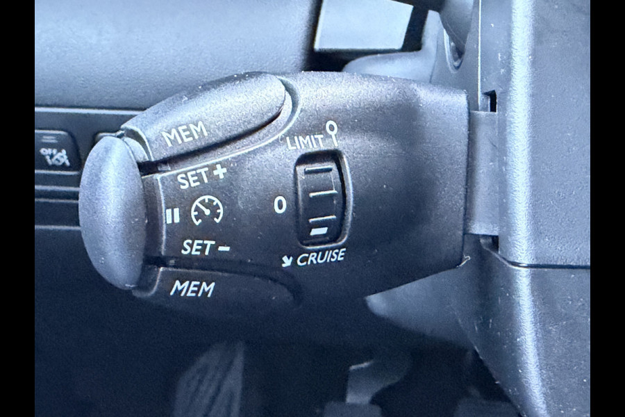 Citroën C3 Aircross 110pk Shine (Camera - Keyless Entry - HiFi - Parkeersensoren V+A - 17"incl 4S - Automatische Airco - Navigatie - Apple Carplay)