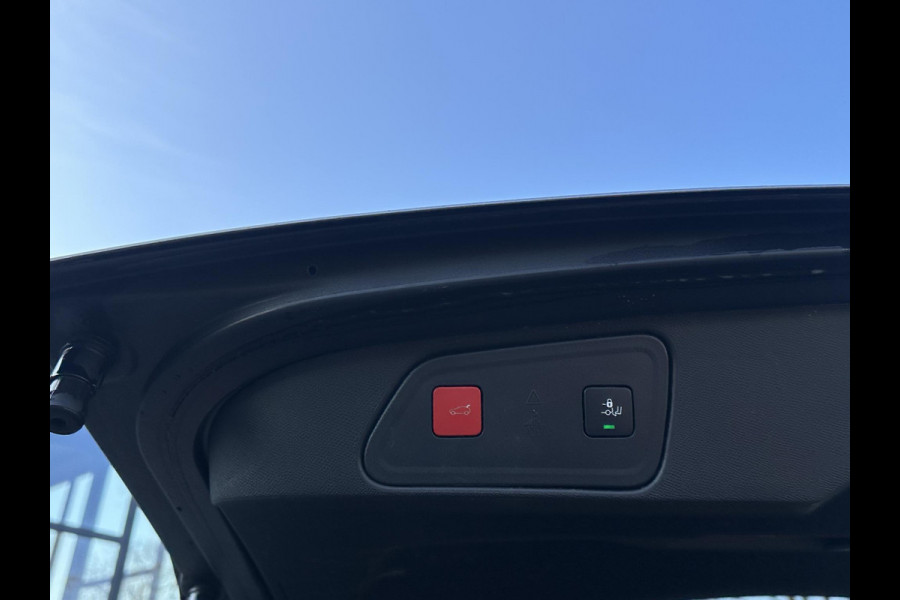 Peugeot 3008 1.6 HYbrid 225 GT PHEV | BLACK OPTIC| FOCAL AUDIO| STOELVERWARMING| CAMERA VOOR+ ACHTER| ADAPTIVE CRUISE CONTROL| DODE HOEK SENSOR| ELEK. ACHTERKLEP| STANDKACHEL