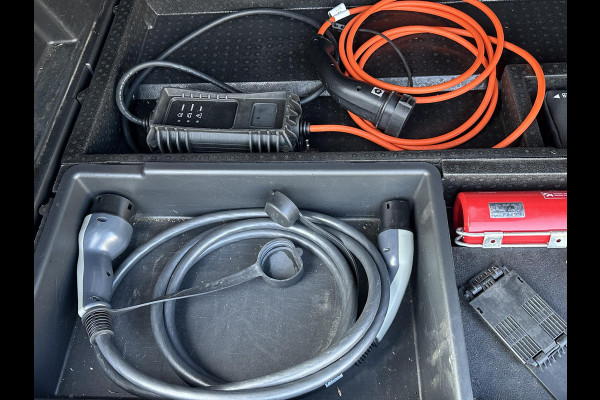 Peugeot 3008 1.6 HYbrid 225 GT PHEV | BLACK OPTIC| FOCAL AUDIO| STOELVERWARMING| CAMERA VOOR+ ACHTER| ADAPTIVE CRUISE CONTROL| DODE HOEK SENSOR| ELEK. ACHTERKLEP| STANDKACHEL