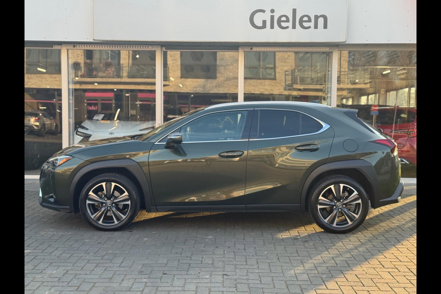 Lexus UX 250h Preference Line | Nieuwe multimedia, 18 inch, Dodehoekherkenning, Stoel + Stuurverwarming, Parkeersensoren
