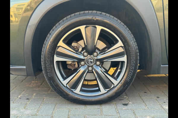 Lexus UX 250h Preference Line | Nieuwe multimedia, 18 inch, Dodehoekherkenning, Stoel + Stuurverwarming, Parkeersensoren