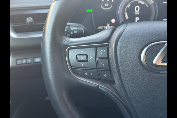 Lexus UX 250h Preference Line | Nieuwe multimedia, 18 inch, Dodehoekherkenning, Stoel + Stuurverwarming, Parkeersensoren