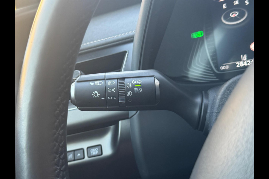 Lexus UX 250h Preference Line | Nieuwe multimedia, 18 inch, Dodehoekherkenning, Stoel + Stuurverwarming, Parkeersensoren