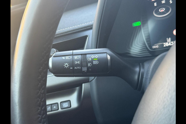 Lexus UX 250h Preference Line | Nieuwe multimedia, 18 inch, Dodehoekherkenning, Stoel + Stuurverwarming, Parkeersensoren