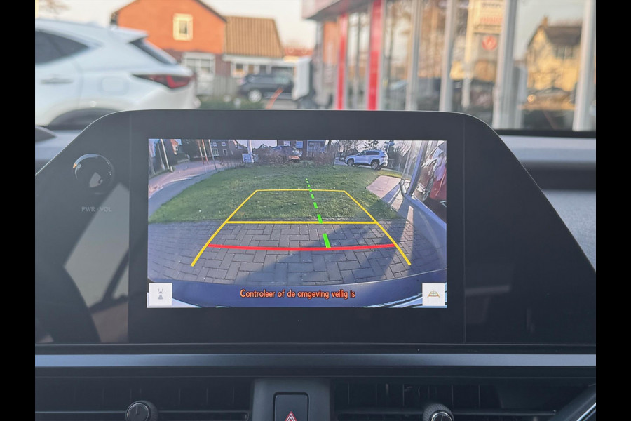 Lexus UX 250h Preference Line | Nieuwe multimedia, 18 inch, Dodehoekherkenning, Stoel + Stuurverwarming, Parkeersensoren