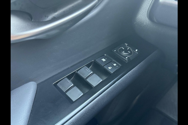 Lexus UX 250h Preference Line | Nieuwe multimedia, 18 inch, Dodehoekherkenning, Stoel + Stuurverwarming, Parkeersensoren