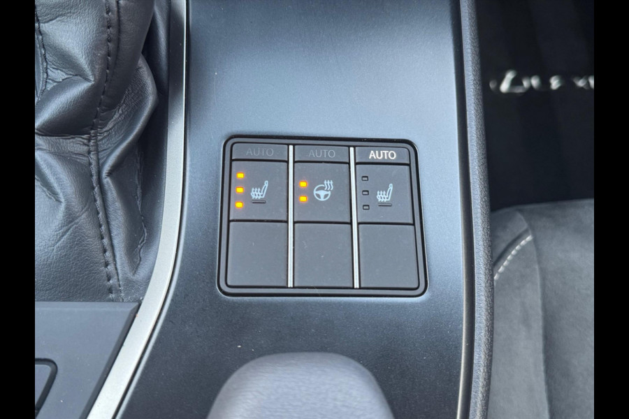Lexus UX 250h Preference Line | Nieuwe multimedia, 18 inch, Dodehoekherkenning, Stoel + Stuurverwarming, Parkeersensoren