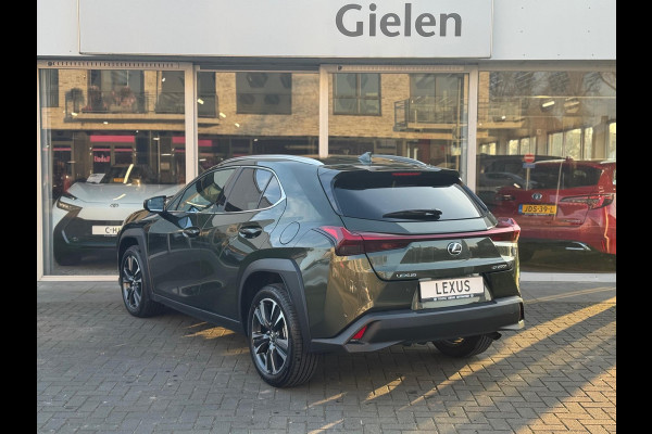 Lexus UX 250h Preference Line | Nieuwe multimedia, 18 inch, Dodehoekherkenning, Stoel + Stuurverwarming, Parkeersensoren