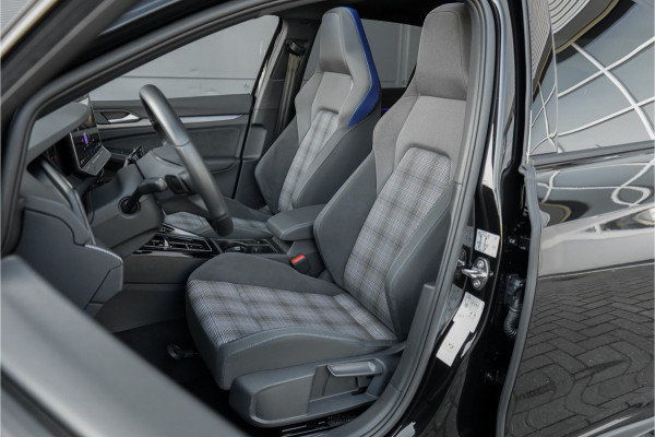 Volkswagen Golf 1.5 eHybrid GTE Pano Matrix ACC HUD Trekhaak Sfeerverlichting