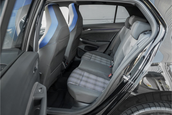 Volkswagen Golf 1.5 eHybrid GTE Pano Matrix ACC HUD Trekhaak Sfeerverlichting