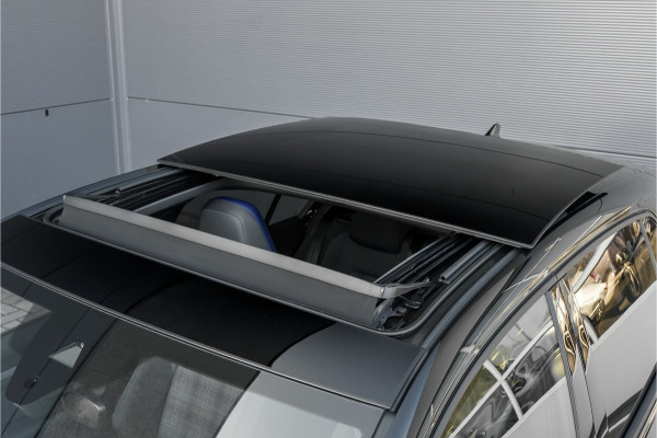 Volkswagen Golf 1.5 eHybrid GTE Pano Matrix ACC HUD Trekhaak Sfeerverlichting