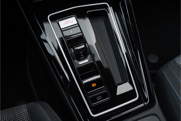 Volkswagen Golf 1.5 eHybrid GTE Pano Matrix ACC HUD Trekhaak Sfeerverlichting