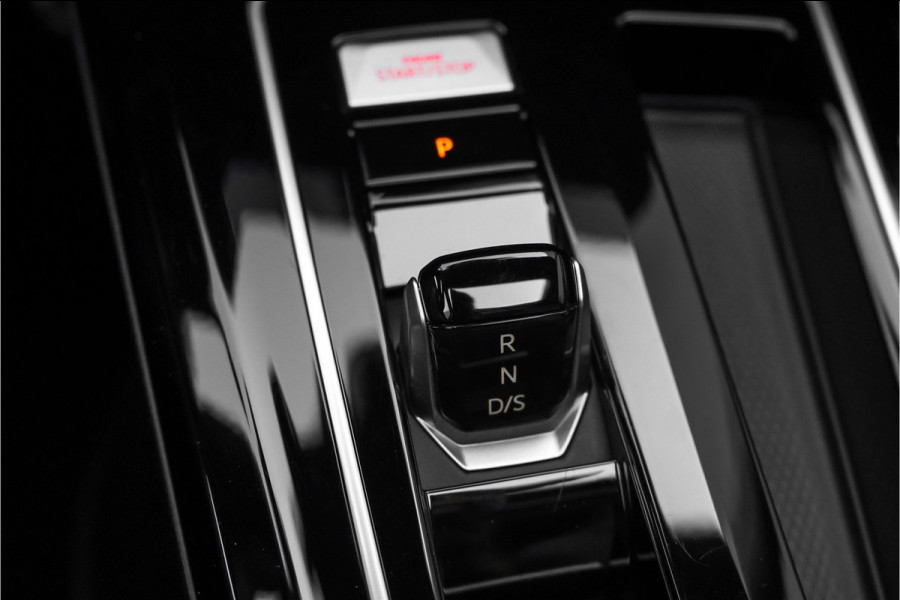 Volkswagen Golf 1.5 eHybrid GTE Pano Matrix ACC HUD Trekhaak Sfeerverlichting