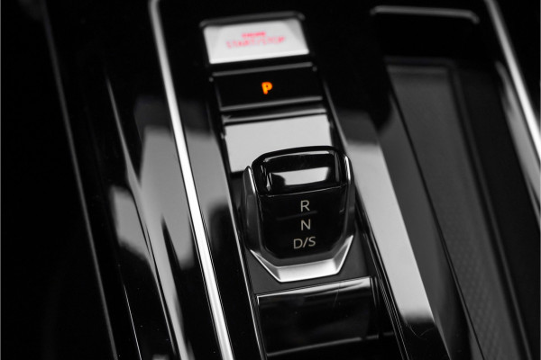 Volkswagen Golf 1.5 eHybrid GTE Pano Matrix ACC HUD Trekhaak Sfeerverlichting