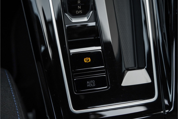 Volkswagen Golf 1.5 eHybrid GTE Pano Matrix ACC HUD Trekhaak Sfeerverlichting