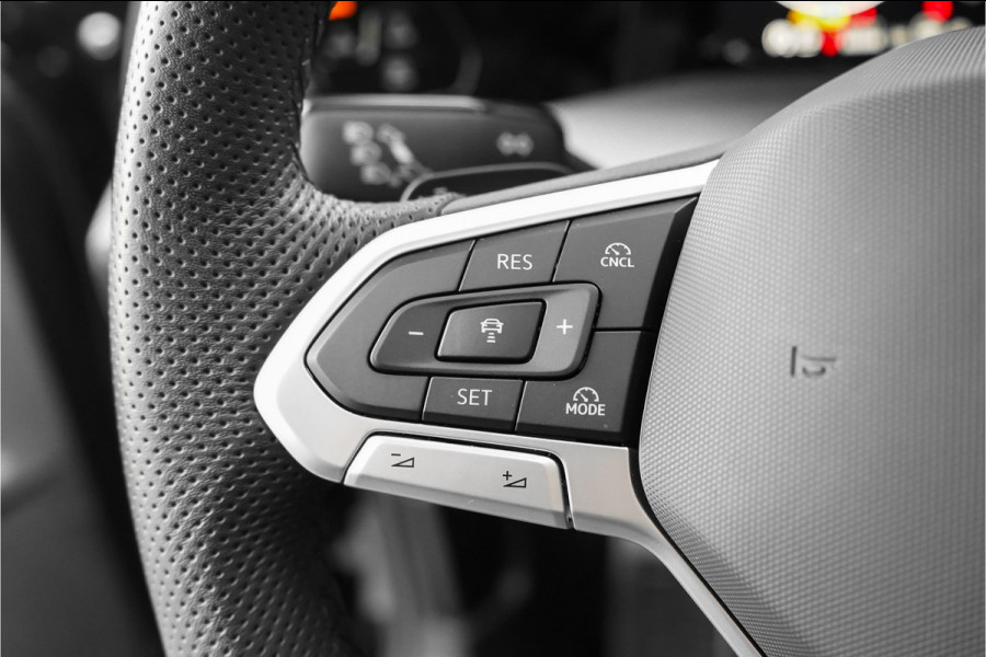 Volkswagen Golf 1.5 eHybrid GTE Pano Matrix ACC HUD Trekhaak Sfeerverlichting