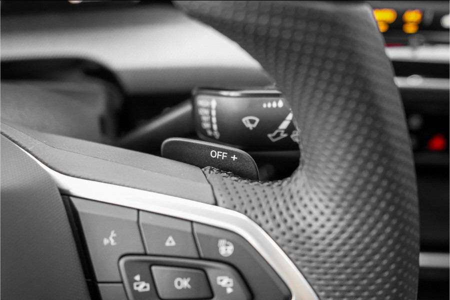 Volkswagen Golf 1.5 eHybrid GTE Pano Matrix ACC HUD Trekhaak Sfeerverlichting