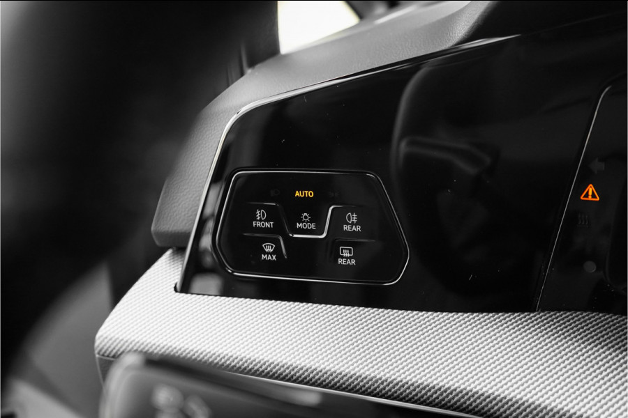 Volkswagen Golf 1.5 eHybrid GTE Pano Matrix ACC HUD Trekhaak Sfeerverlichting