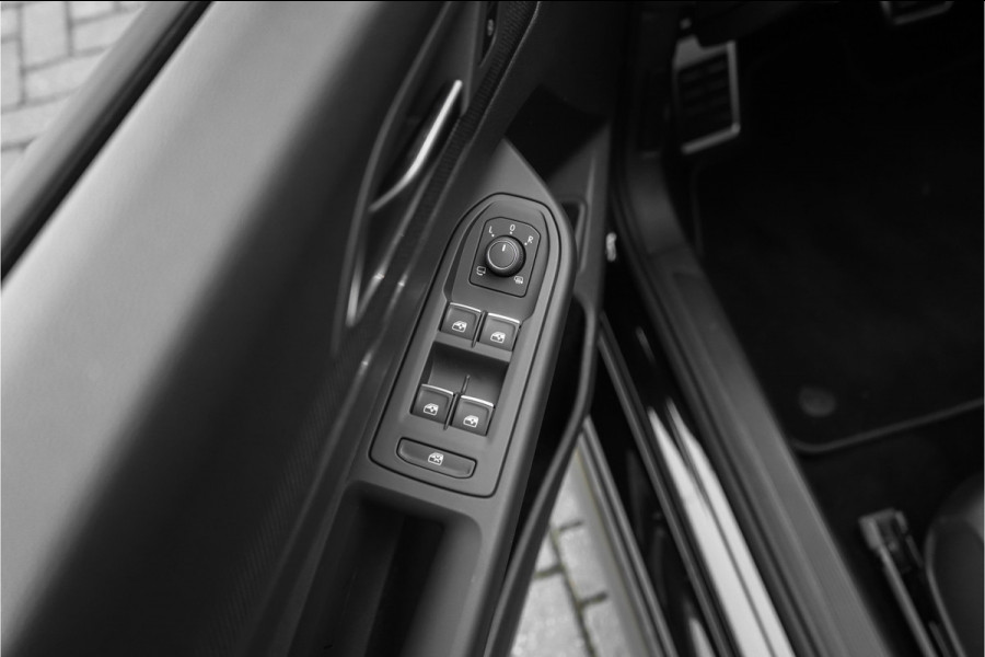 Volkswagen Golf 1.5 eHybrid GTE Pano Matrix ACC HUD Trekhaak Sfeerverlichting