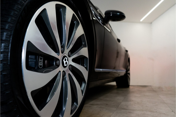 Bentley Flying Spur 2.9 V6 Hybrid Mulliner 544PK | Pano | B&O | Night | Luchtvering | Garantie