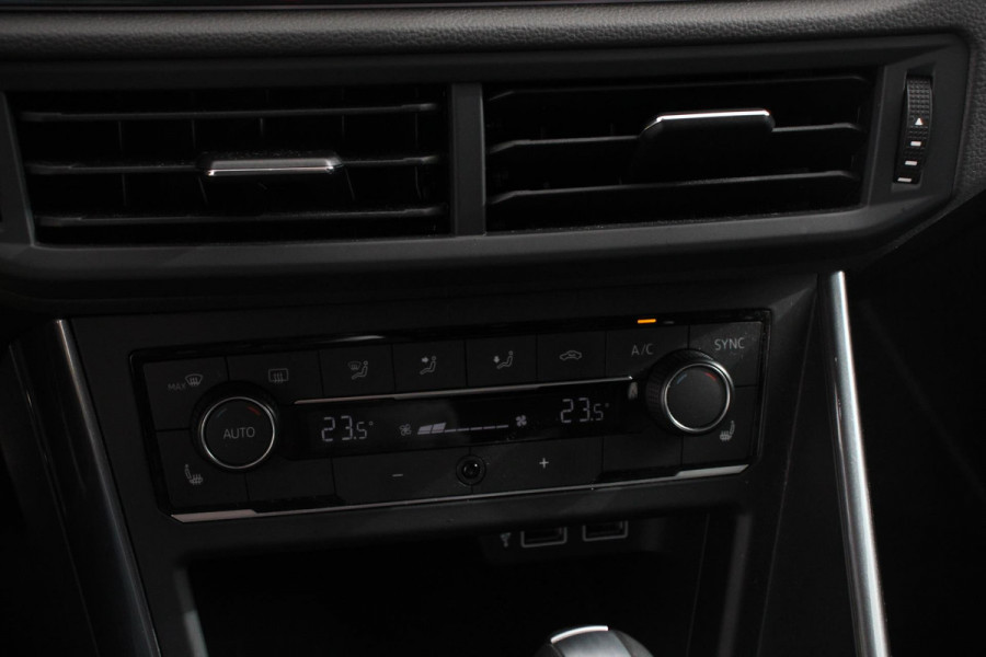 Volkswagen Polo 1.5 TSI 150pk DSG R-Line | Navigatie | Apple Carplay / Android Auto | Adaptive Cruise Control | Stoelverwarming | Privacy Glass | DAB |