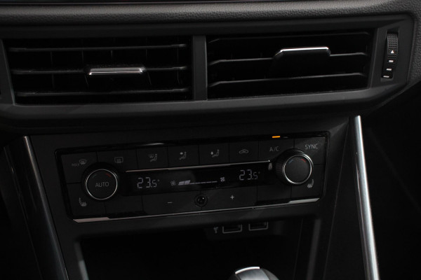 Volkswagen Polo 1.5 TSI 150pk DSG R-Line | Navigatie | Apple Carplay / Android Auto | Adaptive Cruise Control | Stoelverwarming | Privacy Glass | DAB |