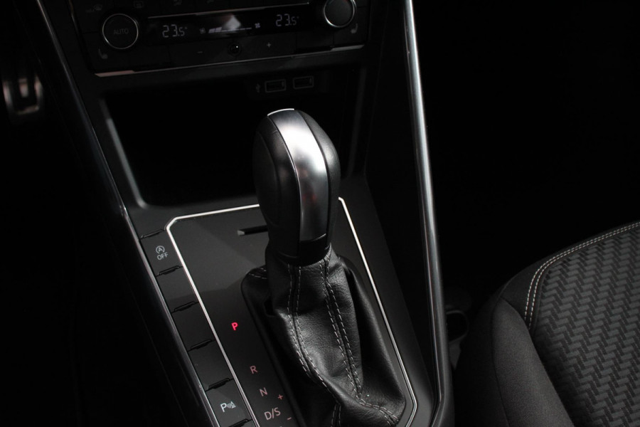 Volkswagen Polo 1.5 TSI 150pk DSG R-Line | Navigatie | Apple Carplay / Android Auto | Adaptive Cruise Control | Stoelverwarming | Privacy Glass | DAB |